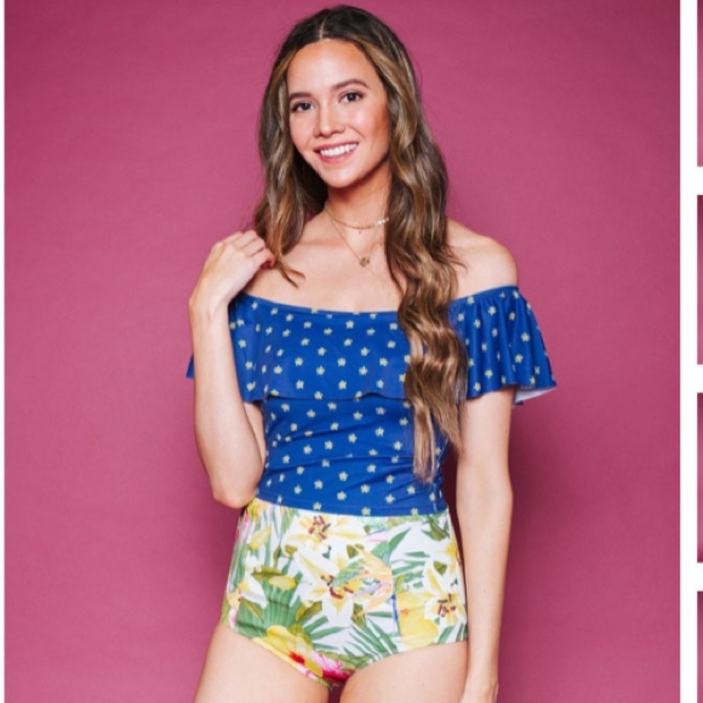 Extra high waisted Kortni Jeane bottoms!